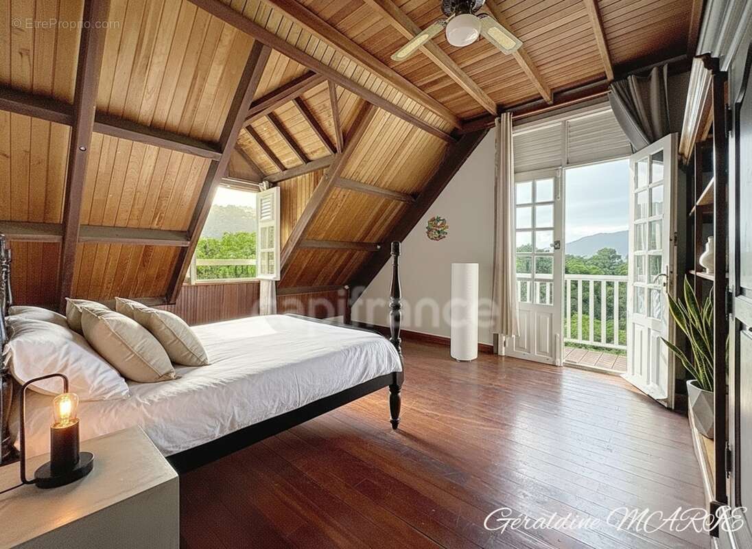 Villa 242 m² avec piscine, T2 loué et terrain de 4 000 m² - photo 11
