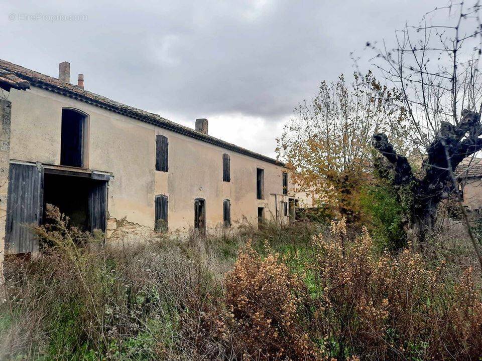 Commerce à CAMARET-SUR-AIGUES