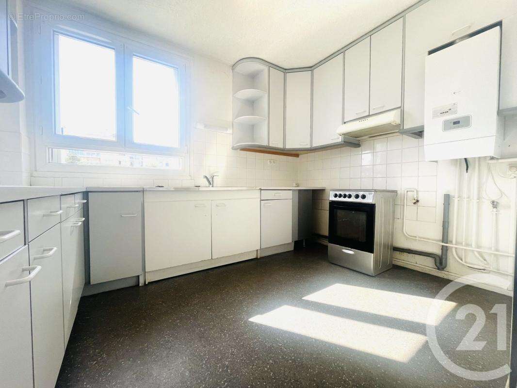 Appartement 107 m² à Limoges  - photo 2