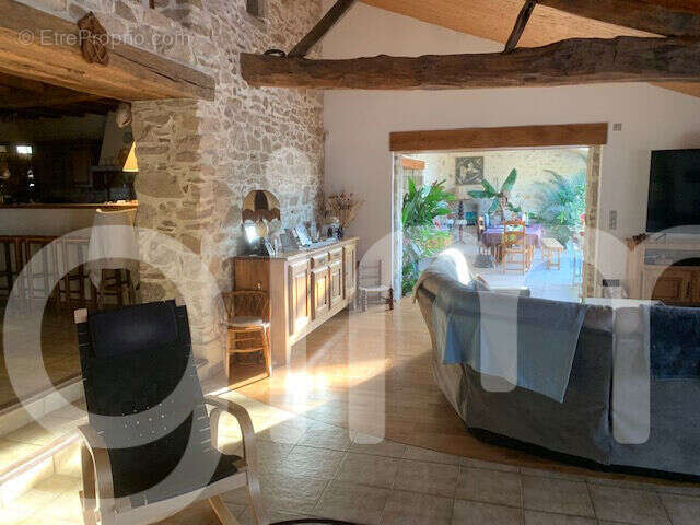 Maison en vente à terme occupée 9 pièces 414 m2 - photo 3