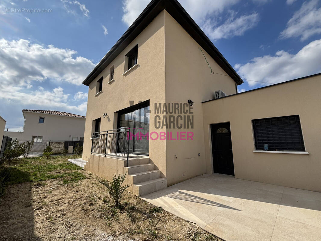 Maison à LAUDUN-L'ARDOISE