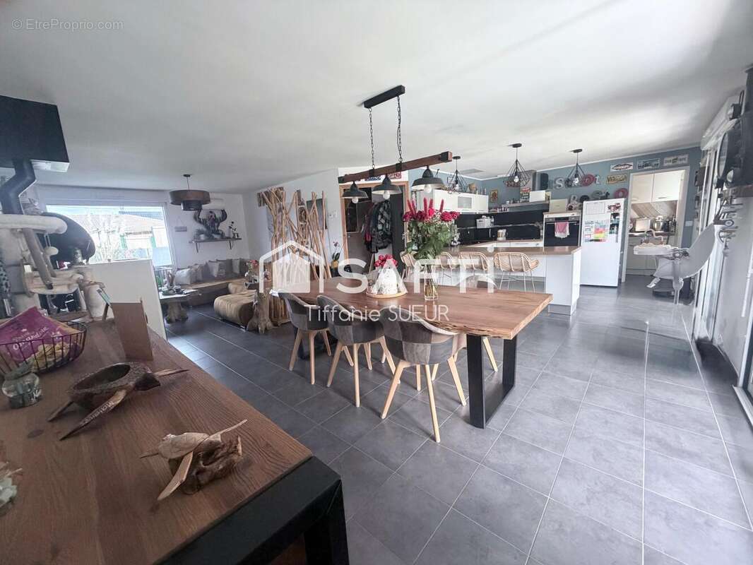Photo 2 - Maison à ESTEVELLES