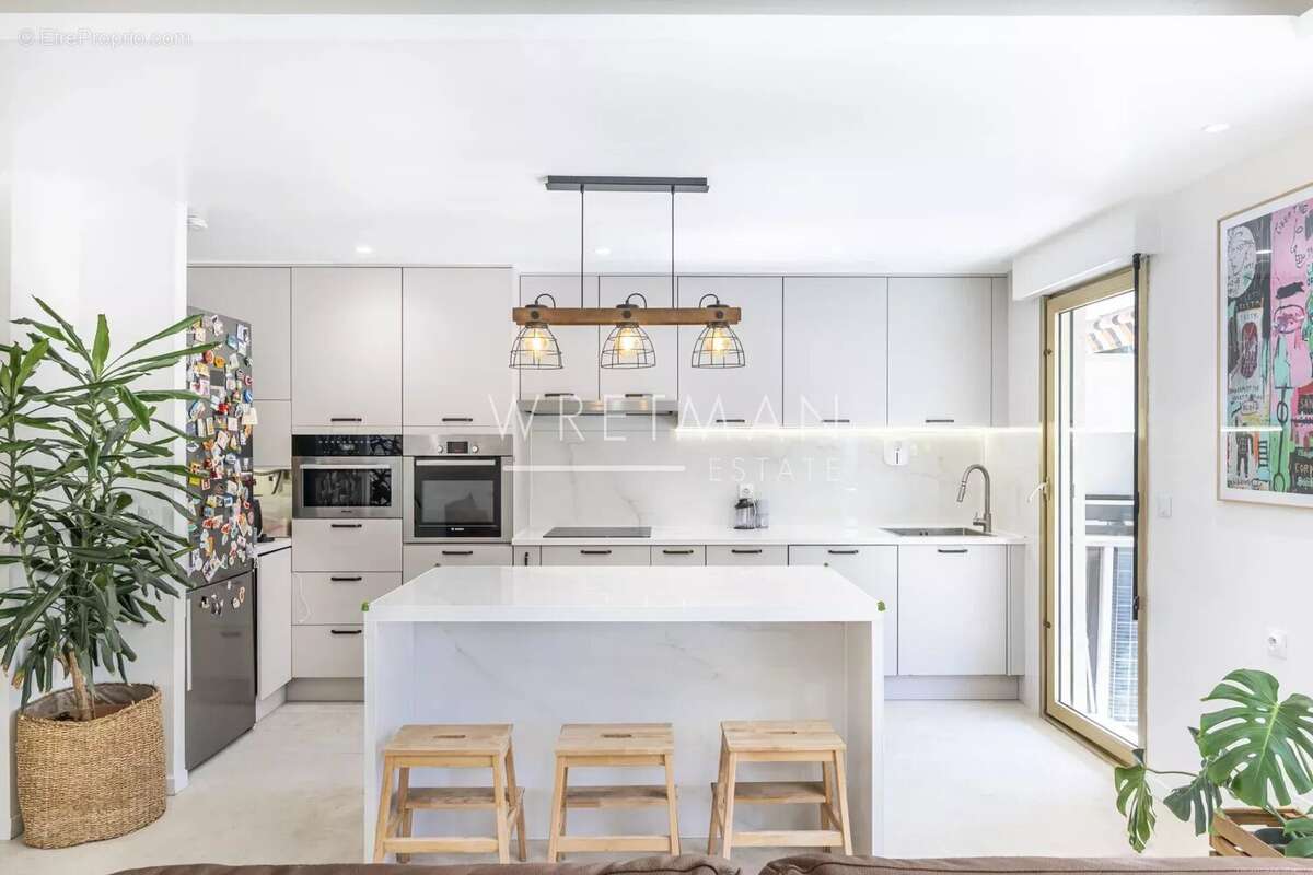 Appartement à SAINT-LAURENT-DU-VAR