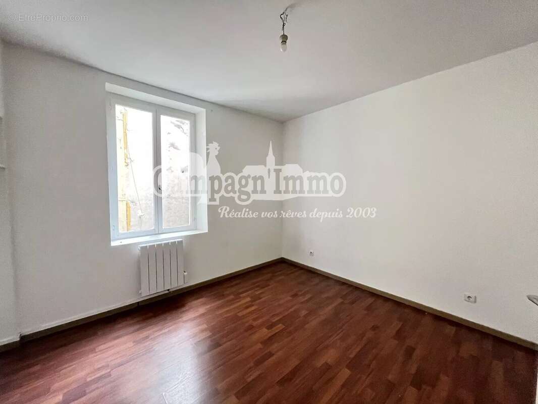 Appartement T3 Centre de Tarare - photo 5