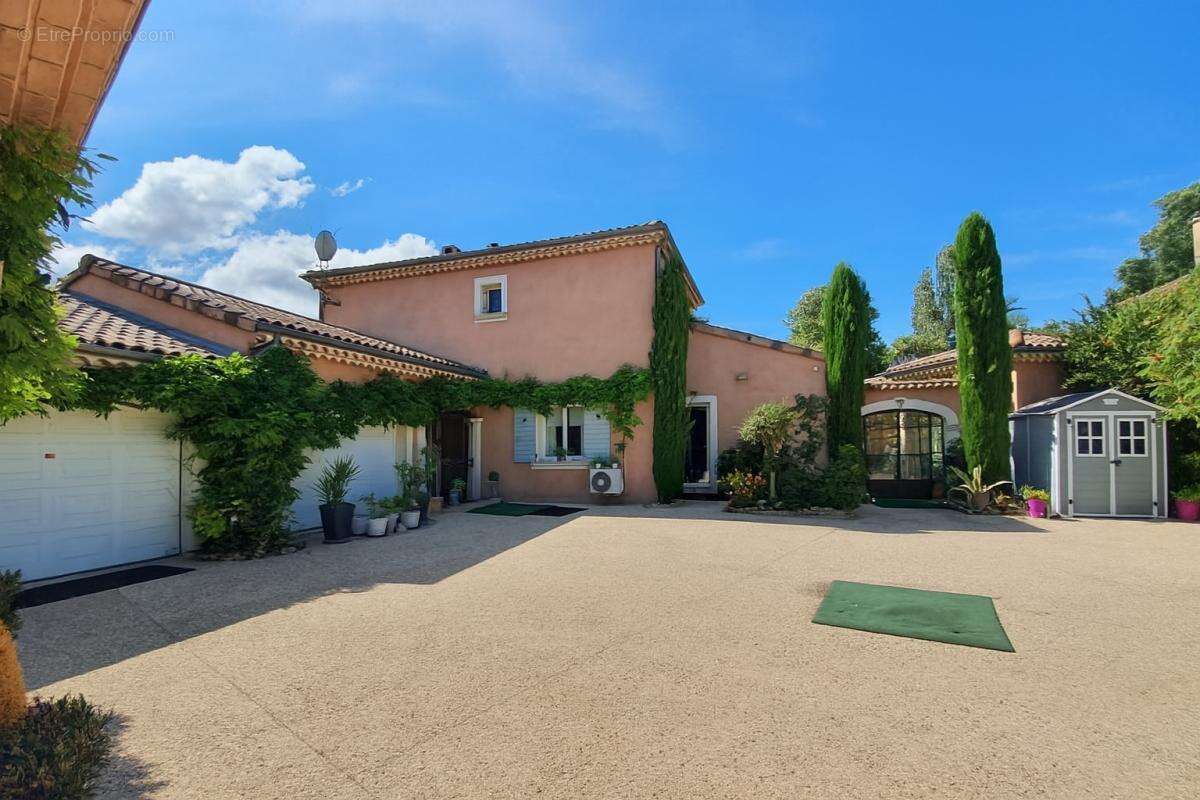 Maison à MONTBOUCHER-SUR-JABRON