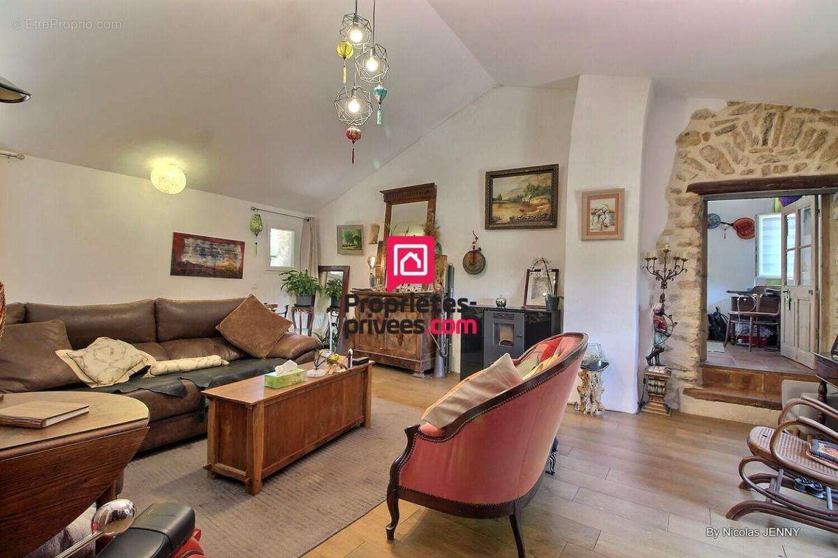 Maison à SUZE-LA-ROUSSE