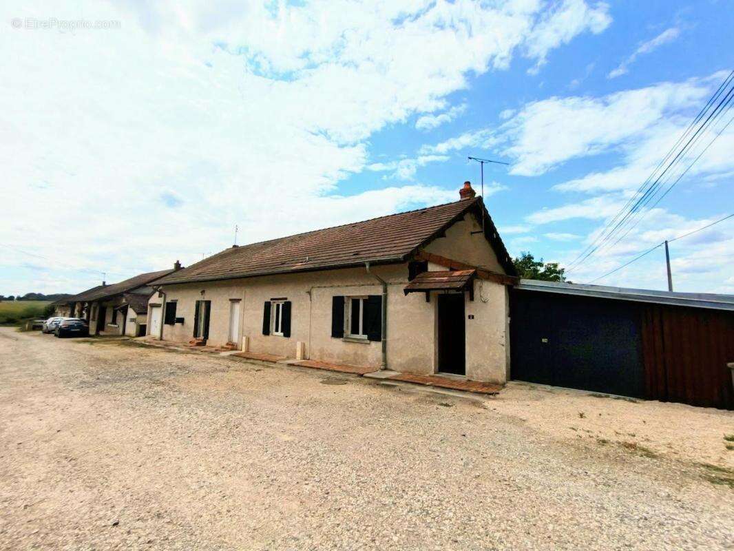 Maison à SAVIGNY-EN-REVERMONT