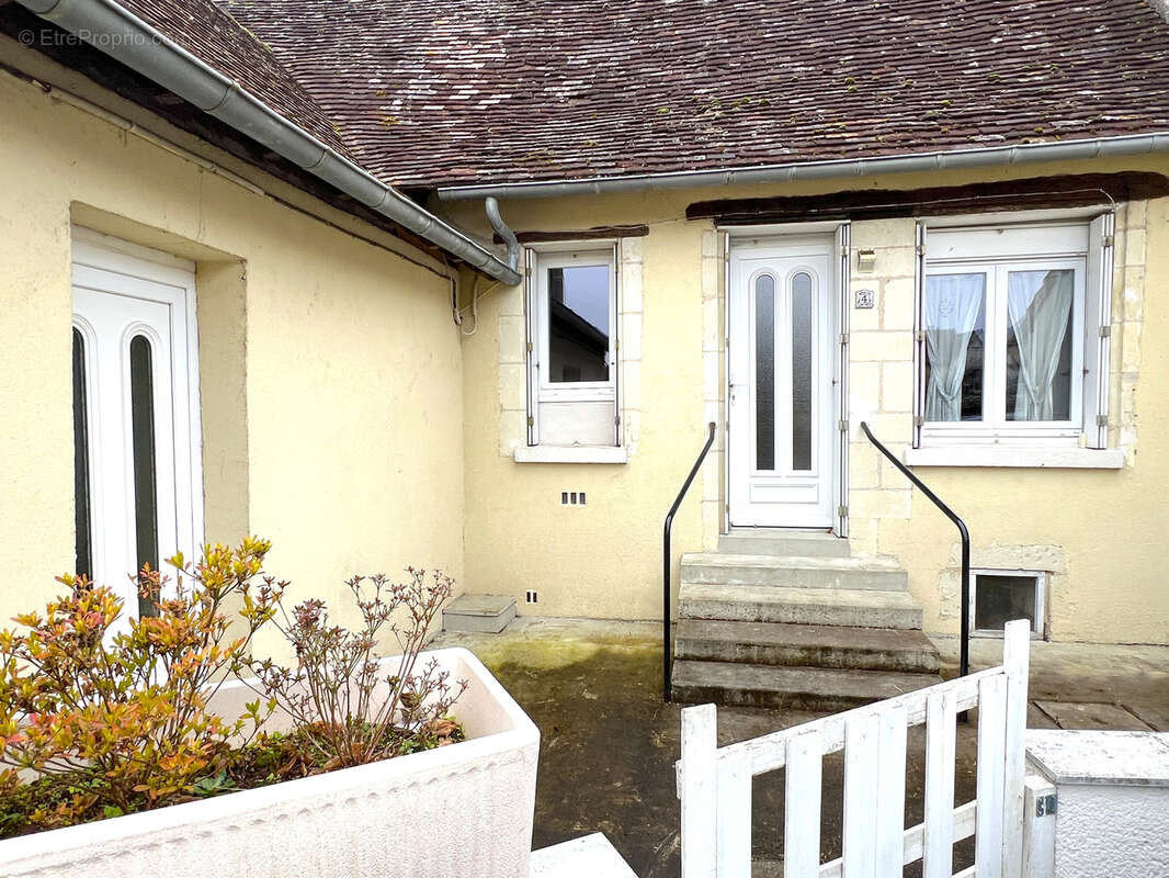 Maison à YZEURES-SUR-CREUSE