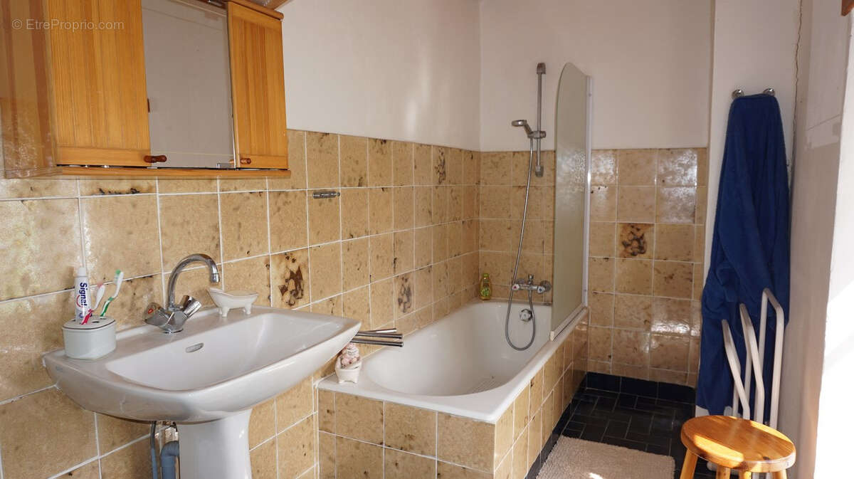 Maison à CASTELNAU-MONTRATIER