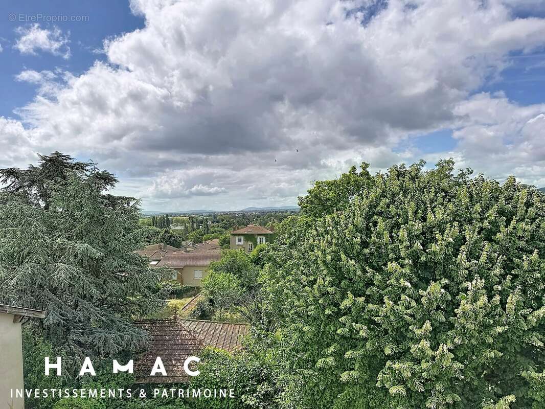 Appartement à GREZIEU-LA-VARENNE
