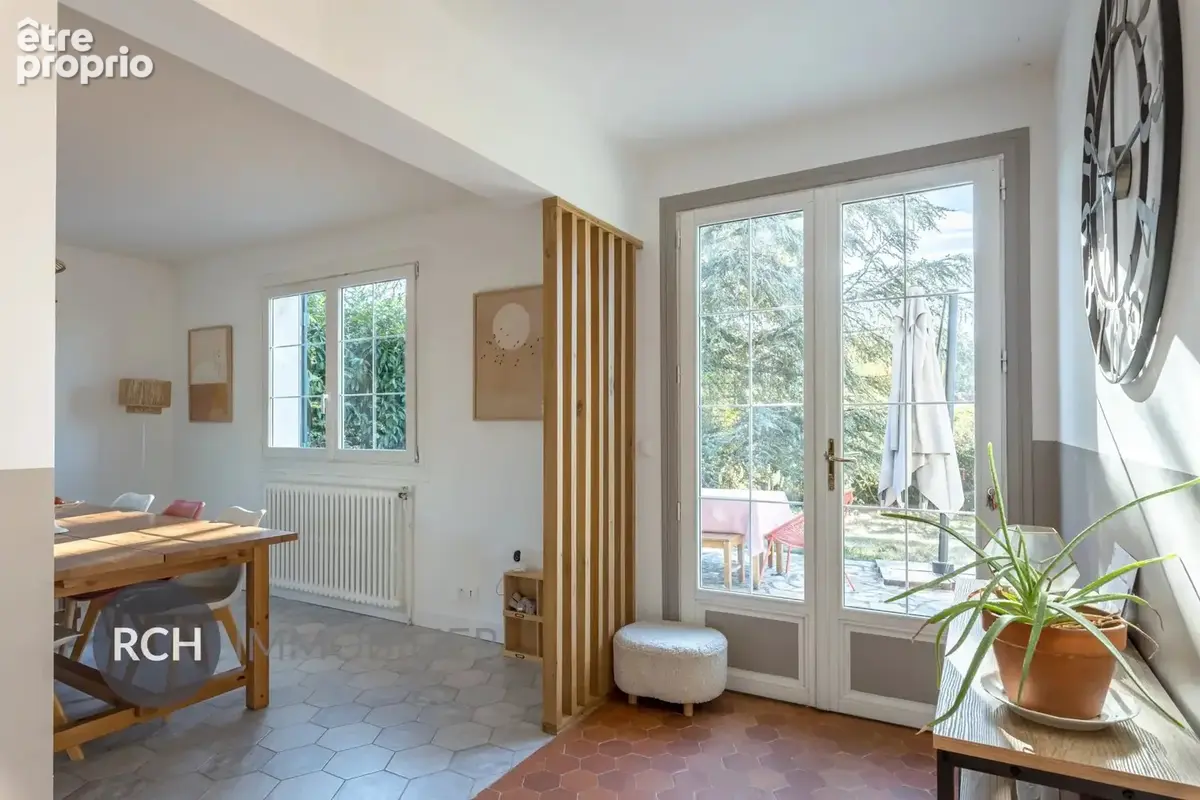 Exclusivité - Grande maison familiale sur un beau jardin au calme - photo 6