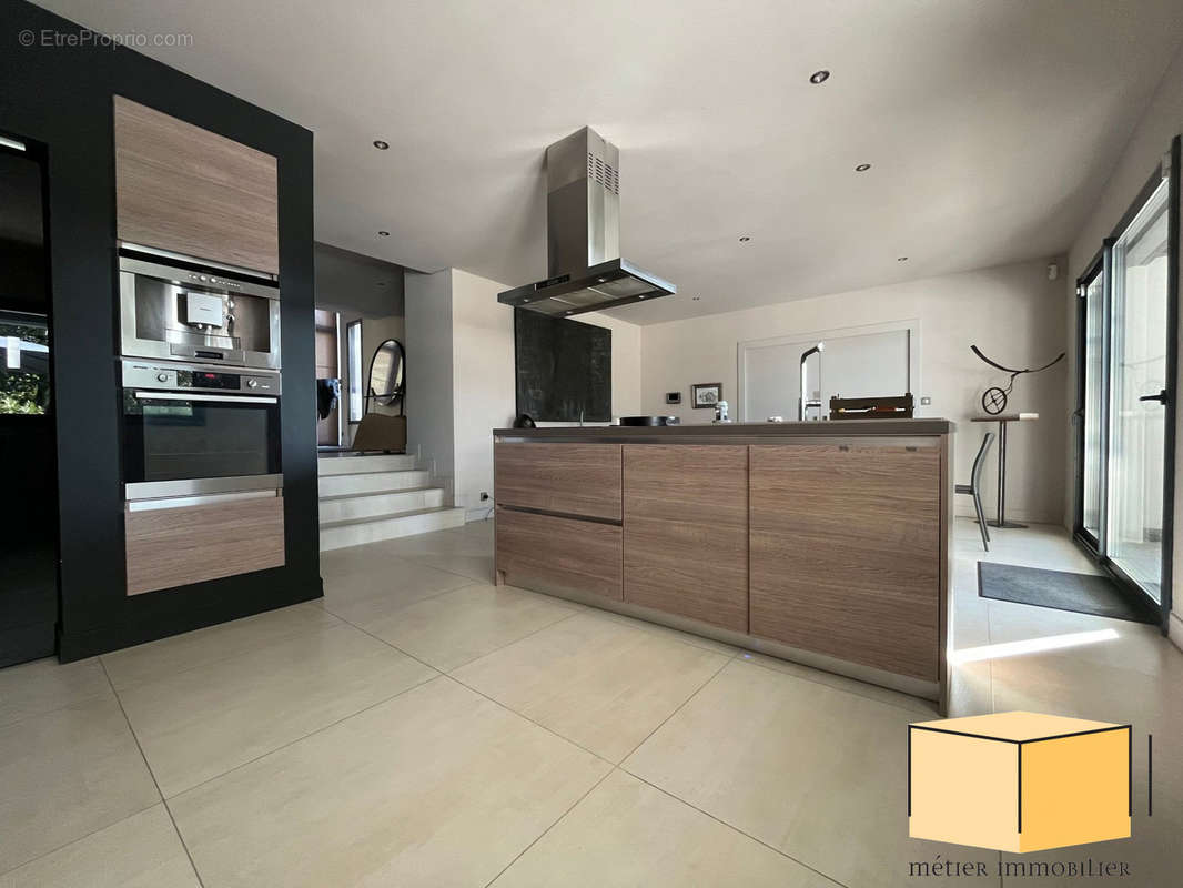 Maison à CHAZEY-BONS