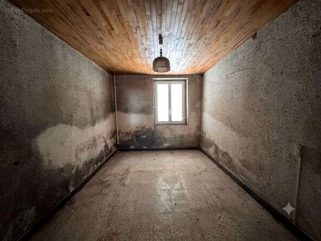 Maison de caractère dauphinoise à fort potentiel à Rénover Divisée en 2 Habitations - photo 11