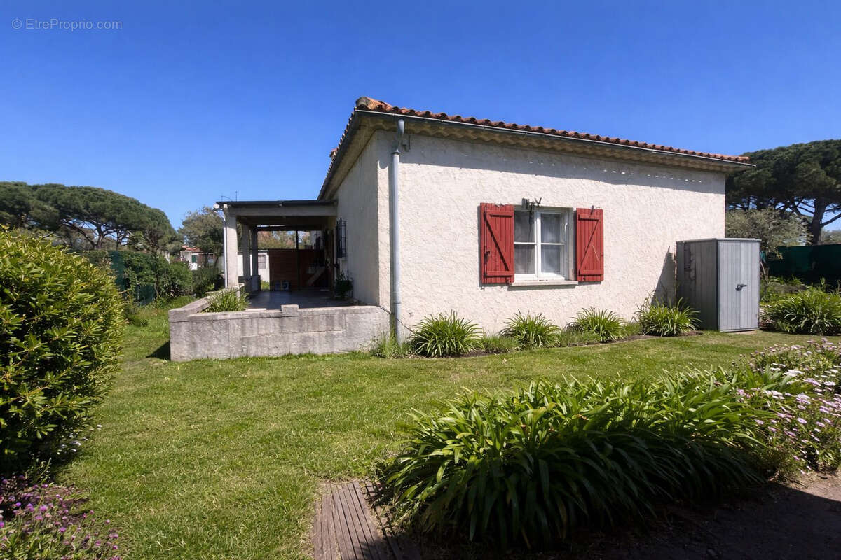 Hyères   Les Salins  Appartement T2 en rez-de-jardin à quelques mètres de la plage - photo 3