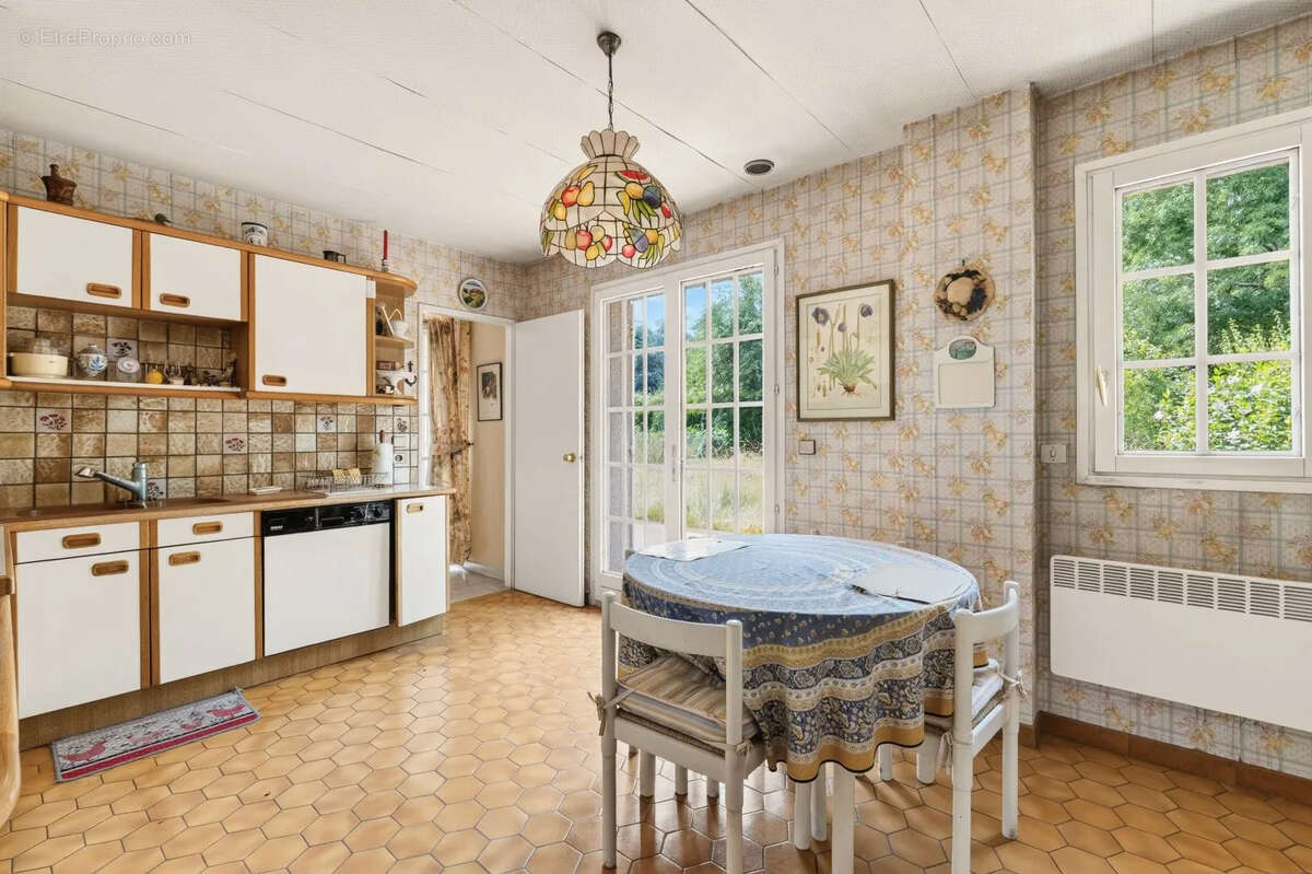 Les loges-en-josas - Belle Maison de 190m2 sur un terrain de 1225m2 - photo 9