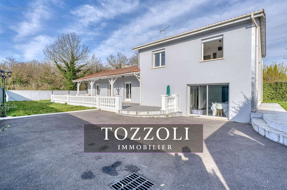 Maison à L'ISLE-D'ABEAU