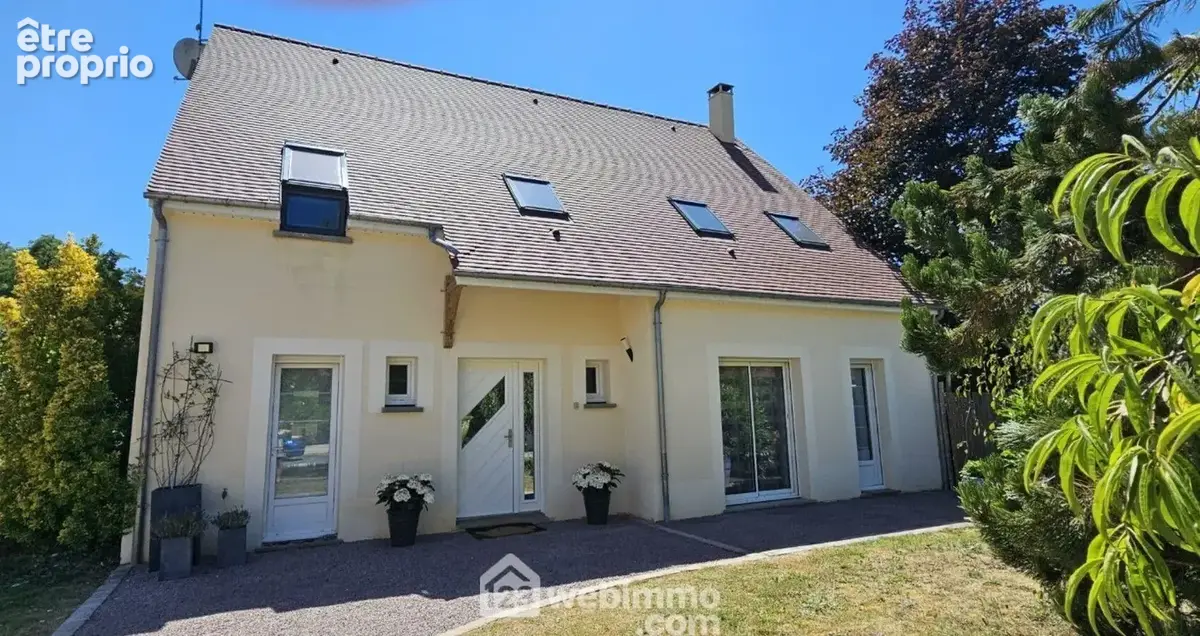 Venez visiter cette belle maison entretenue de 236 m².
