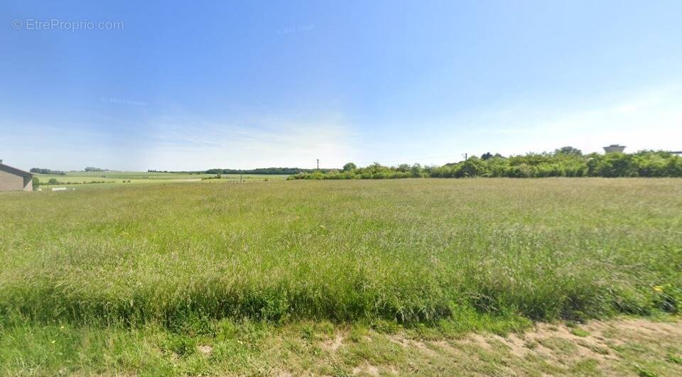 Terrain à HAUCOURT-MOULAINE