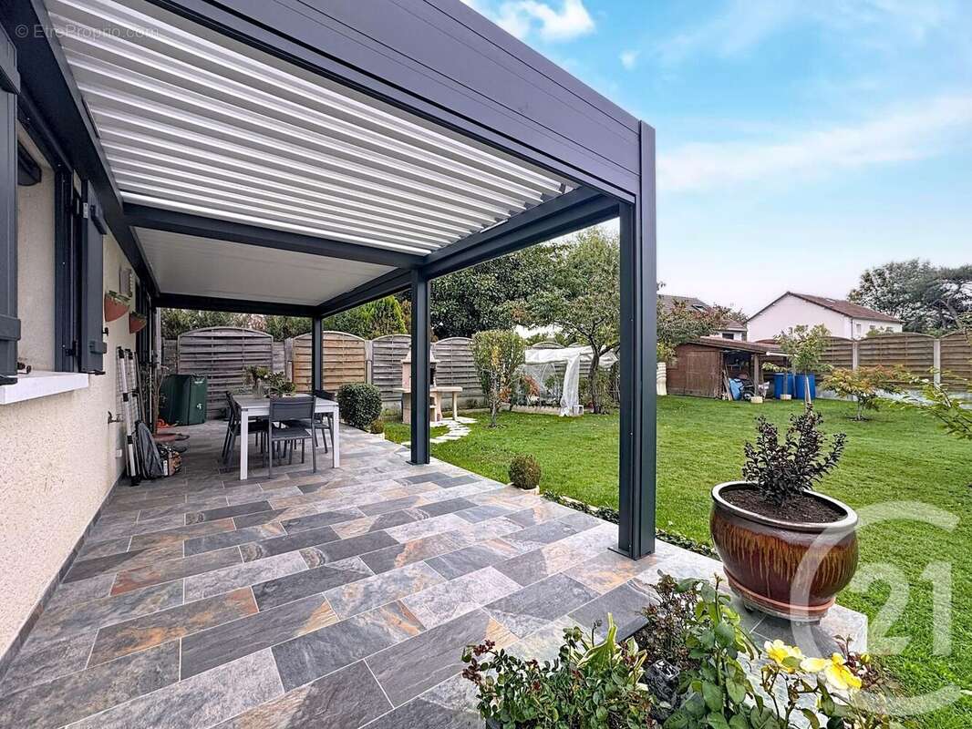 Maison à VAUX-LE-PENIL