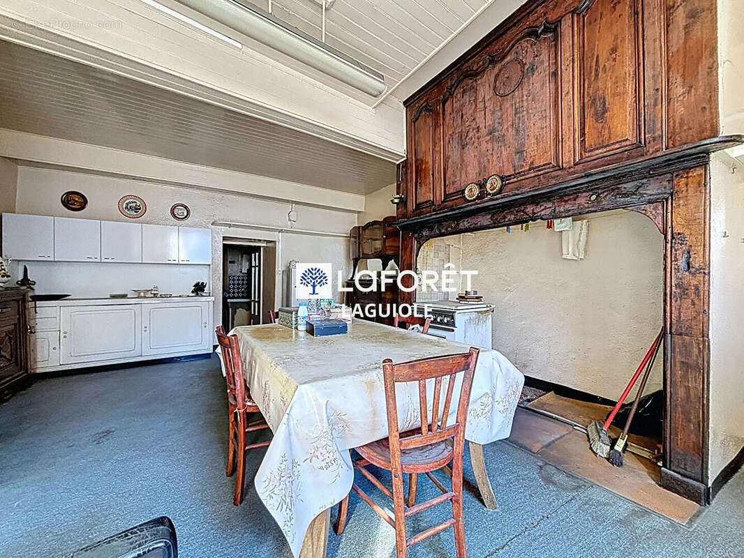 Maison à ENTRAYGUES-SUR-TRUYERE