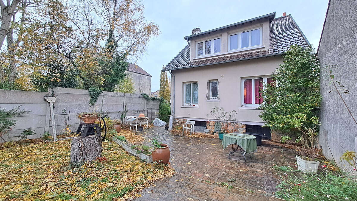 Maison à MAGNY-LES-HAMEAUX