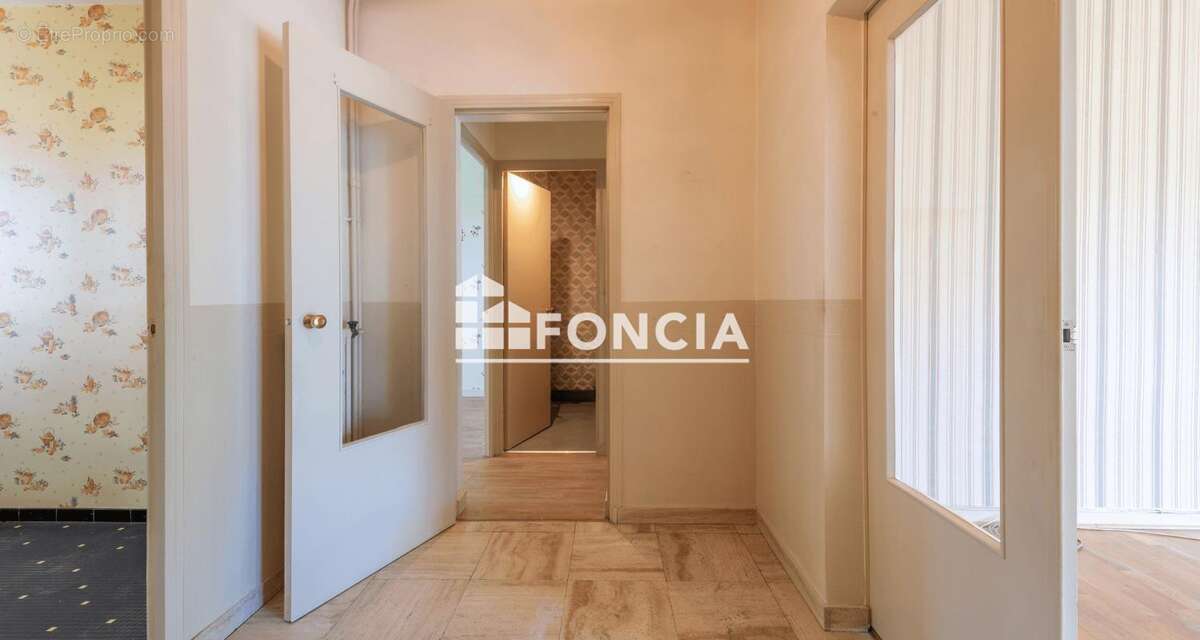 Appartement à AVRILLE