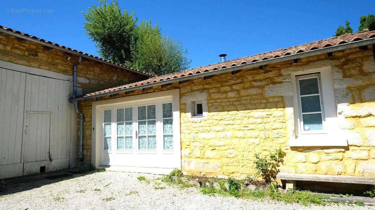 Charente. Moulin en Pierre pour Amoureux de la Nature, 8 ha, Ruisseau, Etang, Maison d'Amis, Bois - photo 10