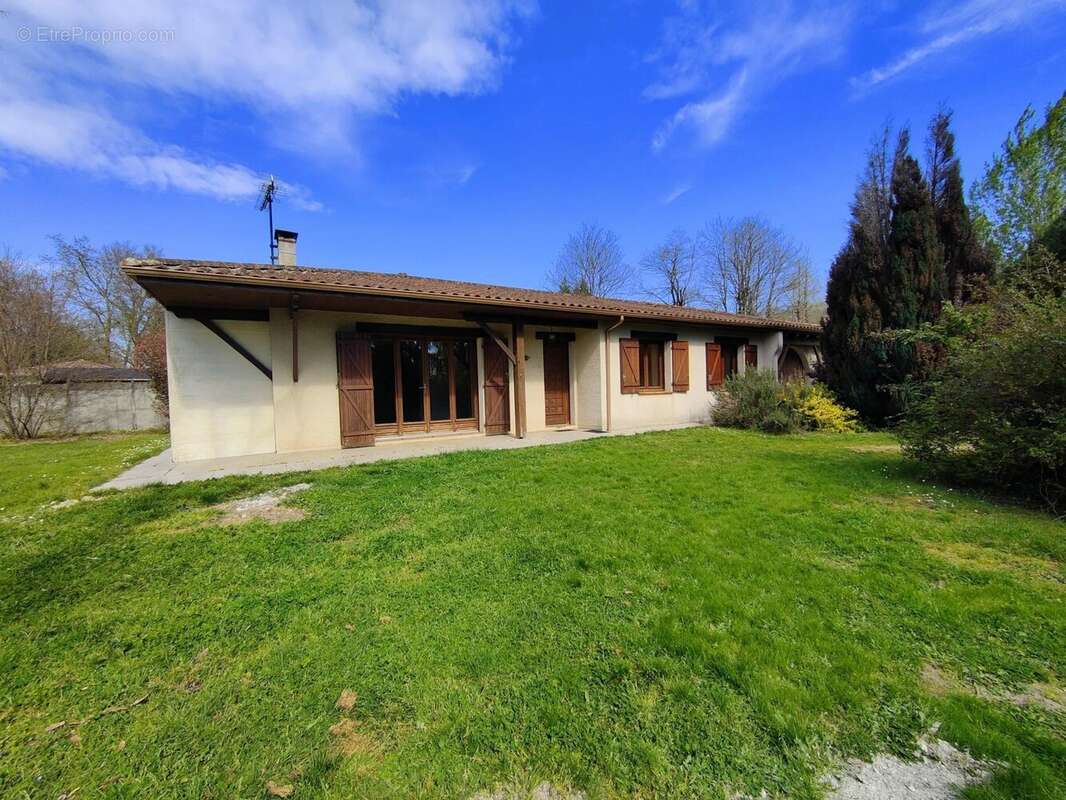 Maison à SAUCATS