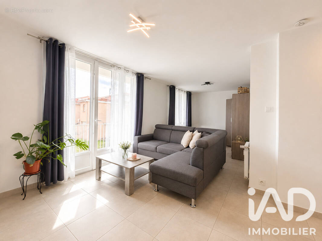 Photo 1 - Appartement à VENISSIEUX