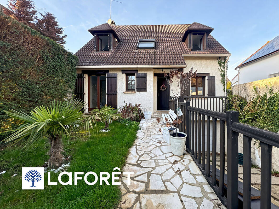 Maison à SAINTE-GENEVIEVE-DES-BOIS