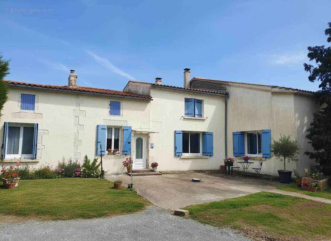 Maison à EPARGNES