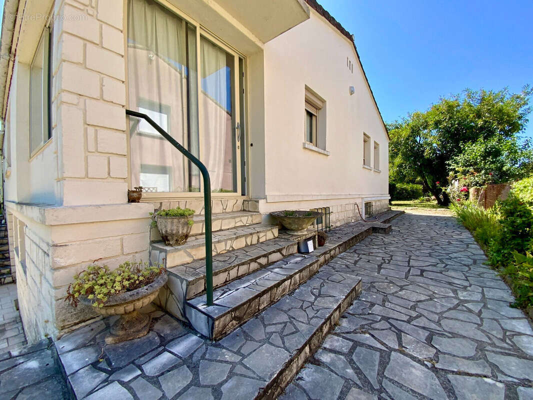 Maison à JONZAC