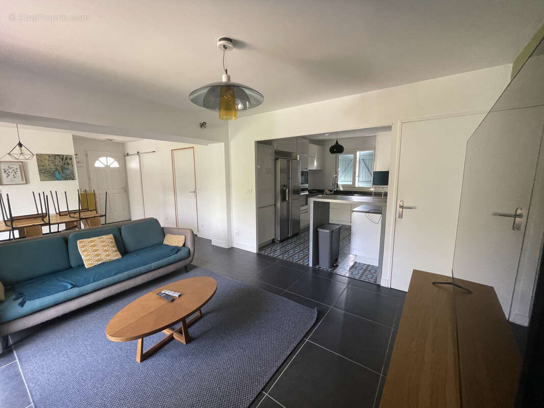 Maison à SAINT-CYR-SUR-MER