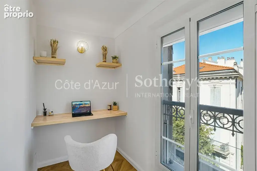 Antibes vieille ville, appartement 3 pièces de 83 m² rénové en dernier étage - photo 4