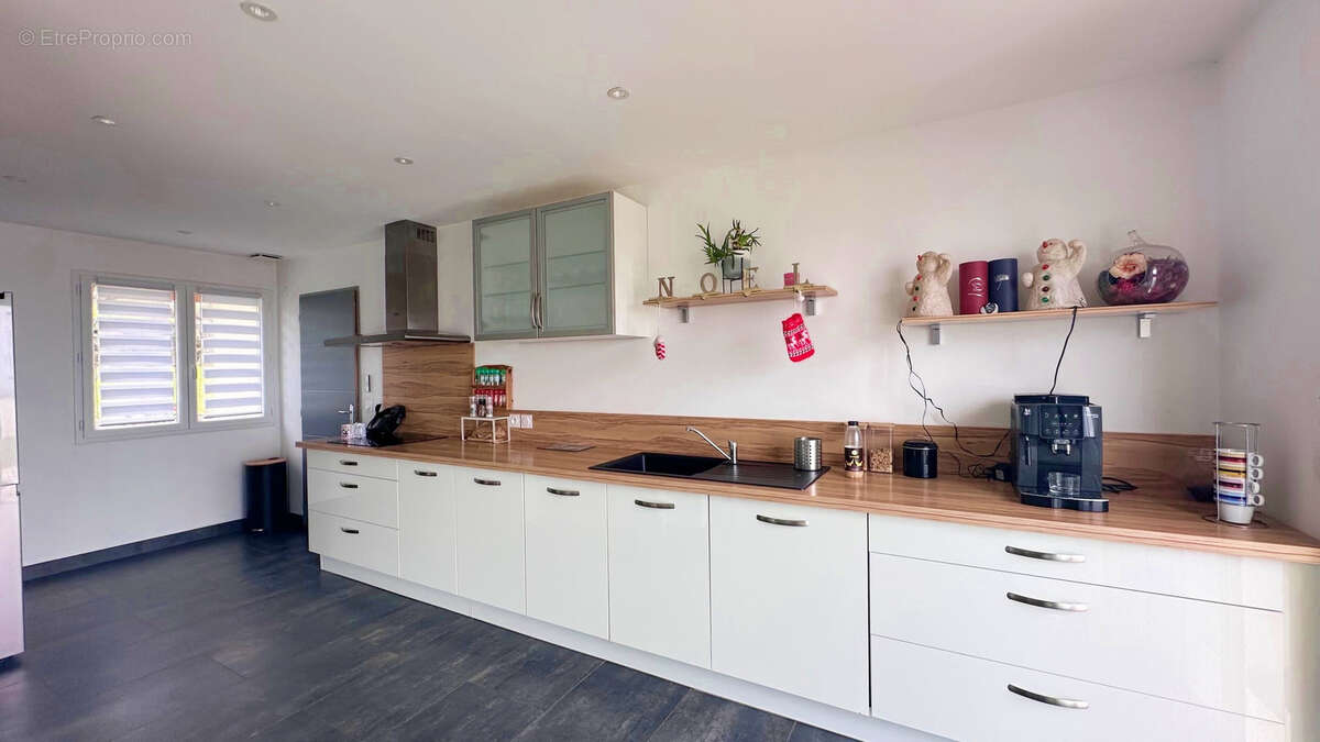 Maison à SAINT-CERGUES