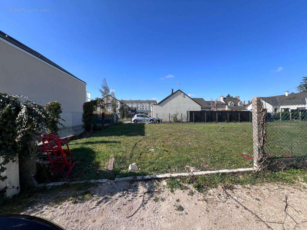  Terrain à bâtir de 553 m² à Beaugency : Quartier Prisé, Clôturé & Libre de Constructeur - photo 4