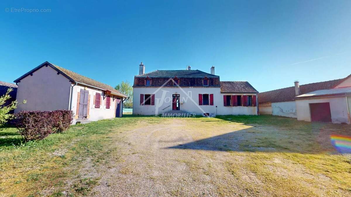 Maison à SALIGNY-SUR-ROUDON