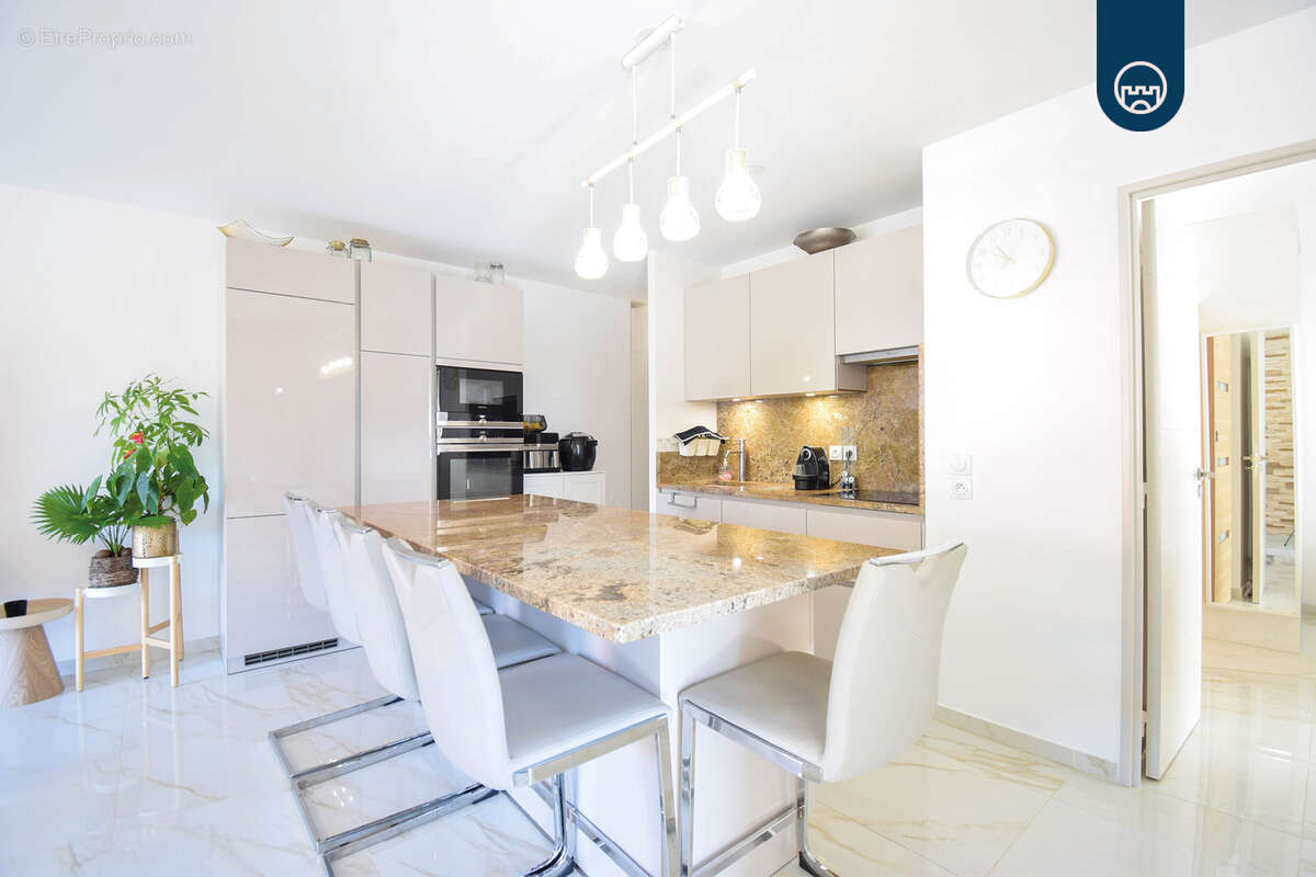Appartement à SAINT-LAURENT-DU-VAR