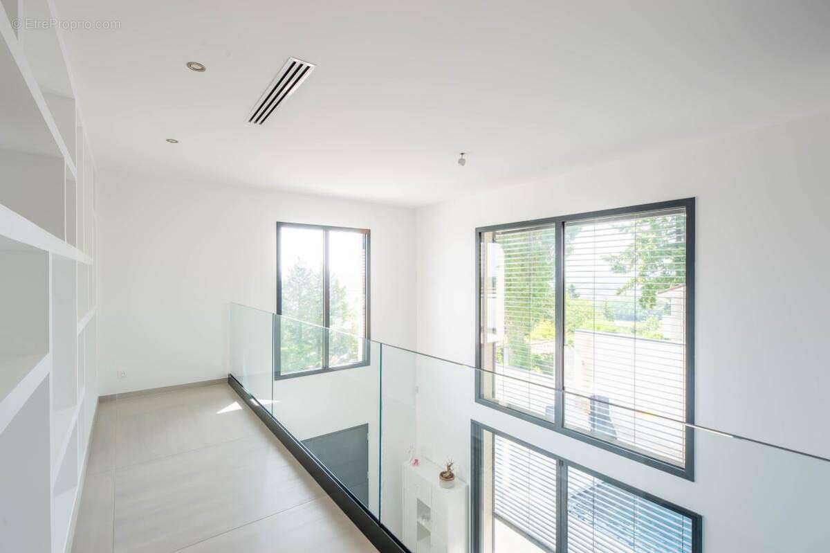 Villa d'exception - 2 suites parentales - 5 chambres - Hamman - Piscine - Garage double Vue panoramique - photo 15
