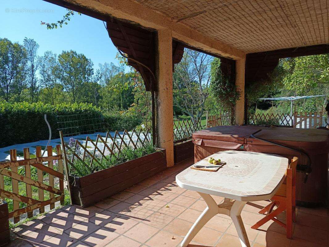 Maison à MIRANDOL-BOURGNOUNAC