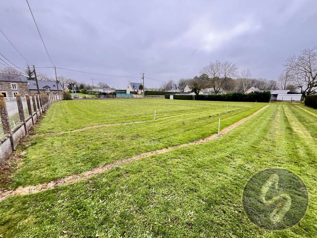 Terrain à SAINT-LAURENT-SUR-OUST