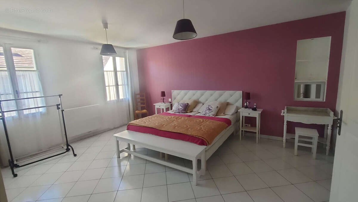 Maison à COULANGES-SUR-YONNE