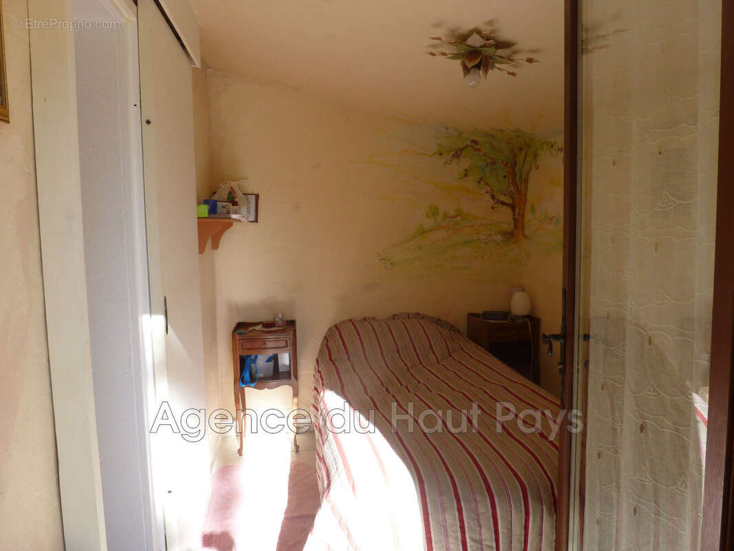 Maison à SAINT-CEZAIRE-SUR-SIAGNE