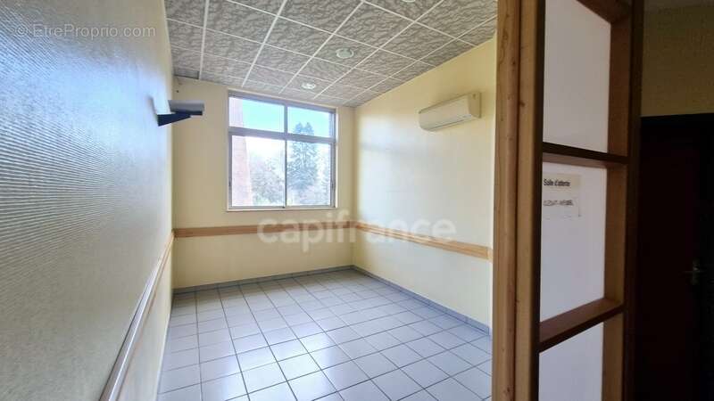 Réelle Opportunité en exclusivité – Baisse de Prix ! Locaux / Bureaux à Tarbes - photo 9