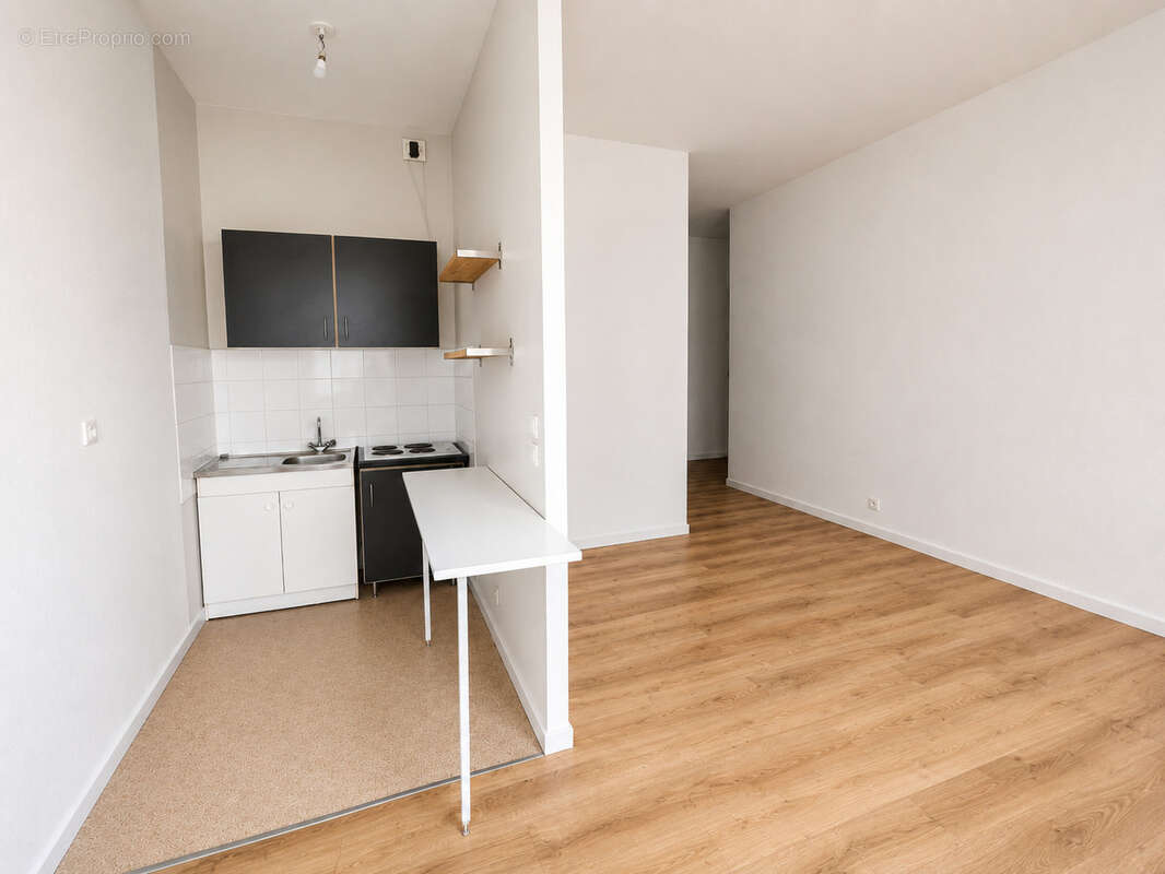 Grand F1 en cœur de ville, en second-corps - photo 2