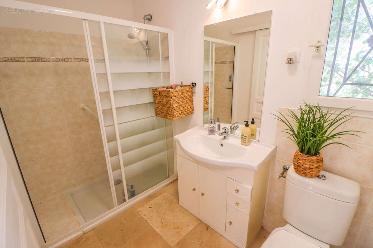 FLAYOSC PROPRIETE de 185M2 habitables avec 4 chambres, PISCINE sur plus de 4000m2 clos et paysagé - photo 17