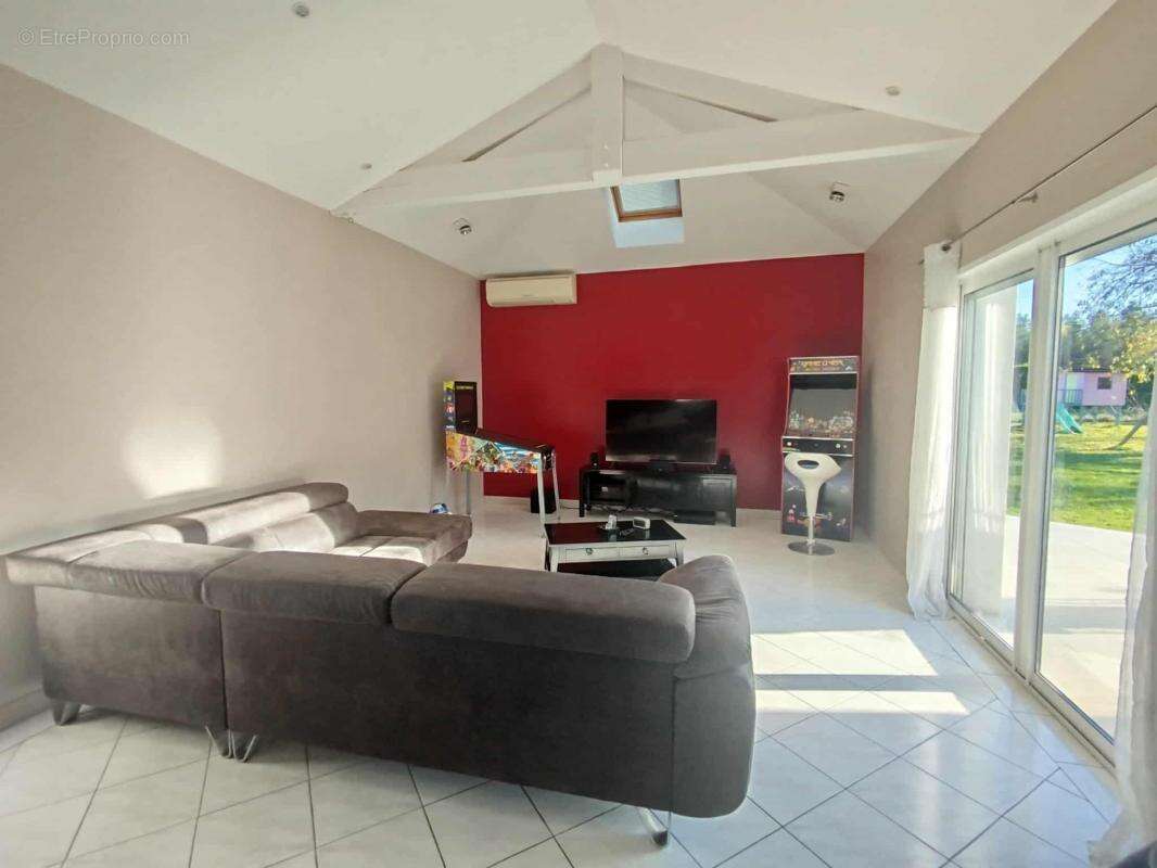 Maison à NEGREPELISSE