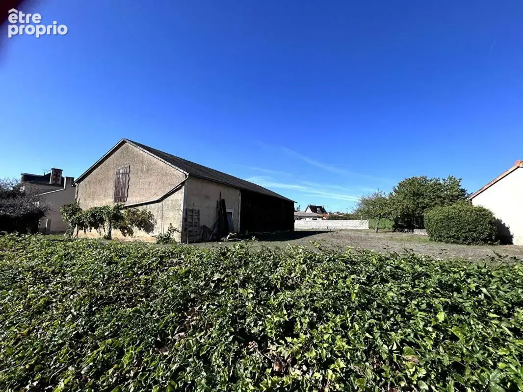 Bignoux ? terrain constructible de 1 500 m² avec 200 m² de dépendances - photo 2