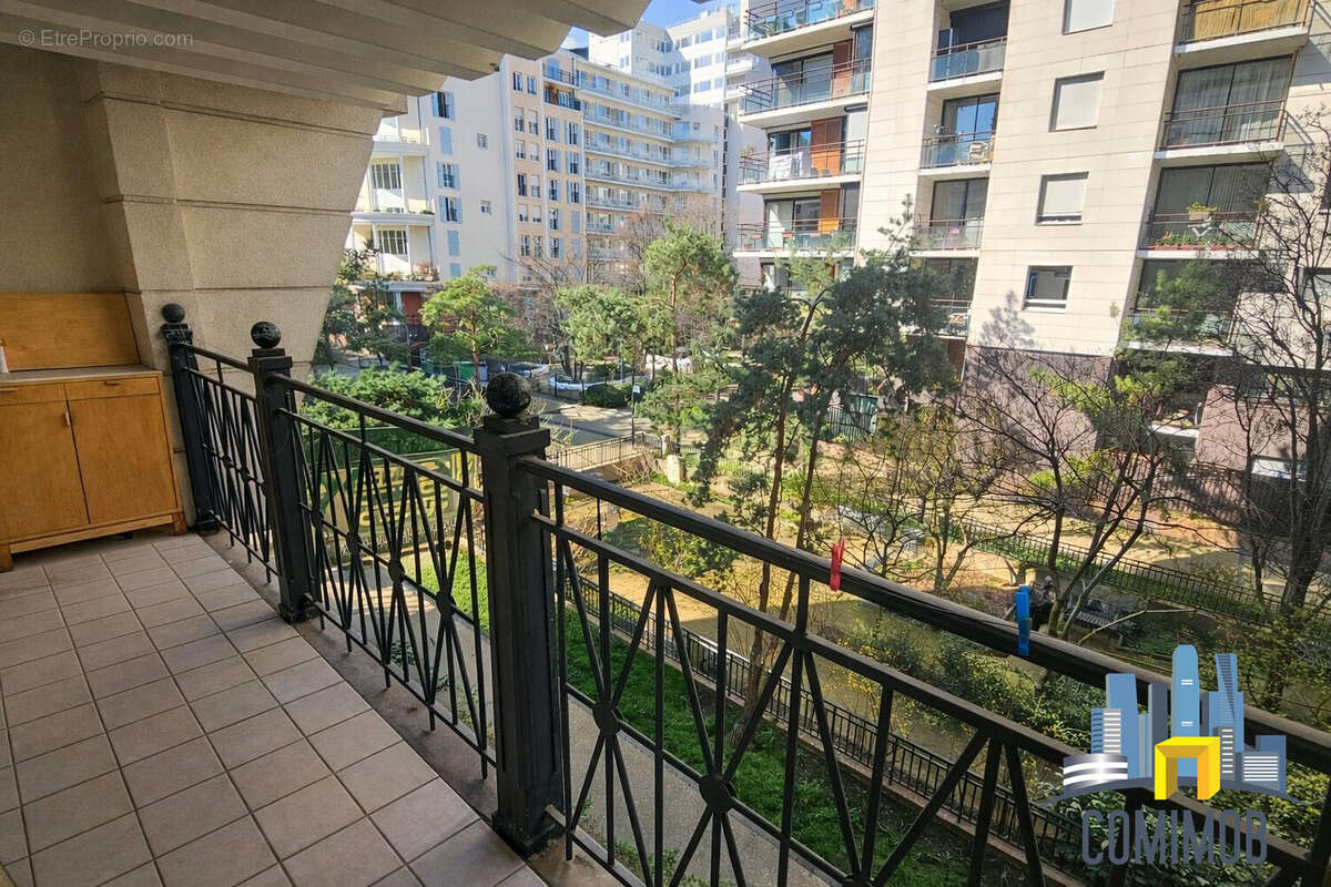 Appartement à COURBEVOIE