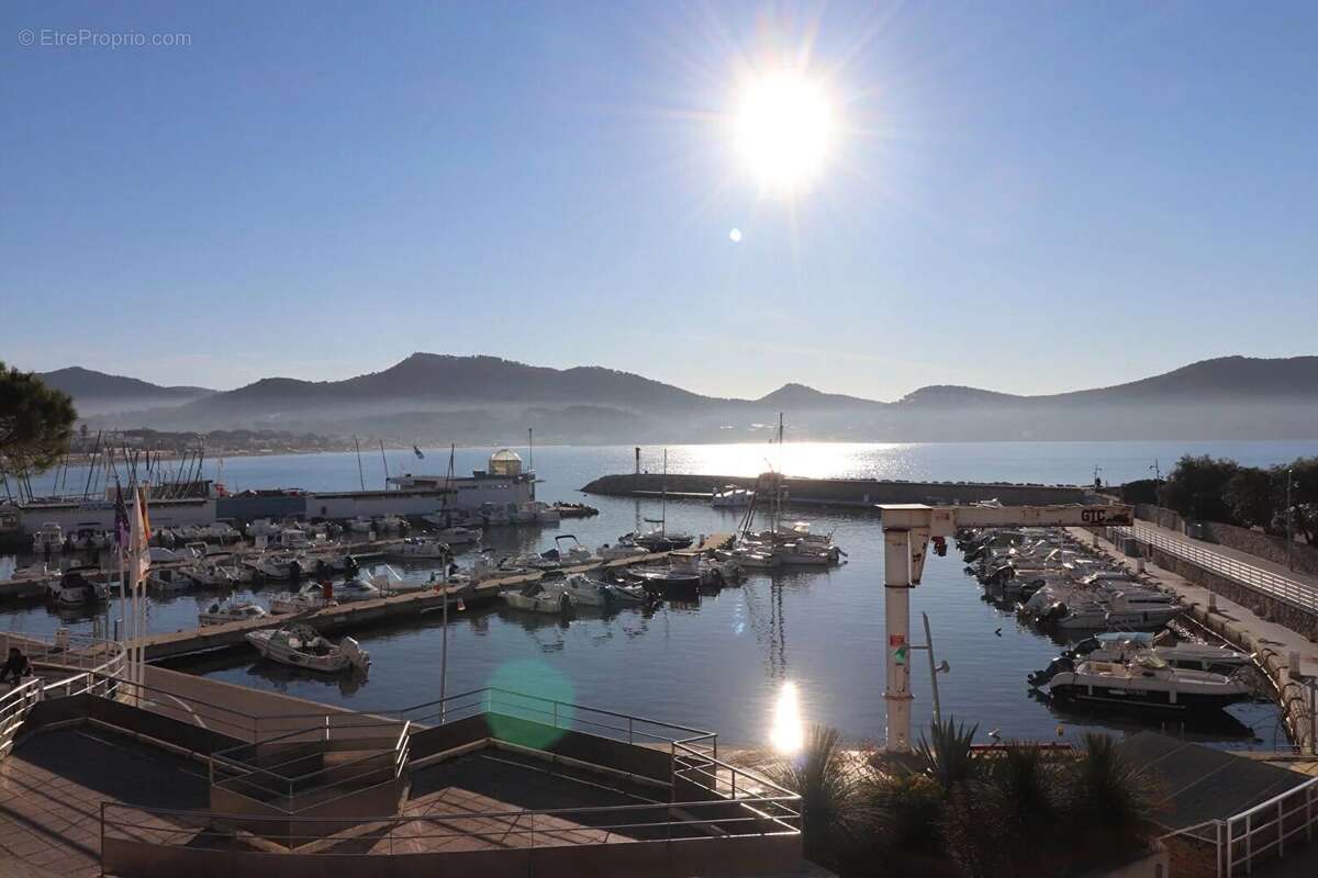 Maison à SAINT-CYR-SUR-MER